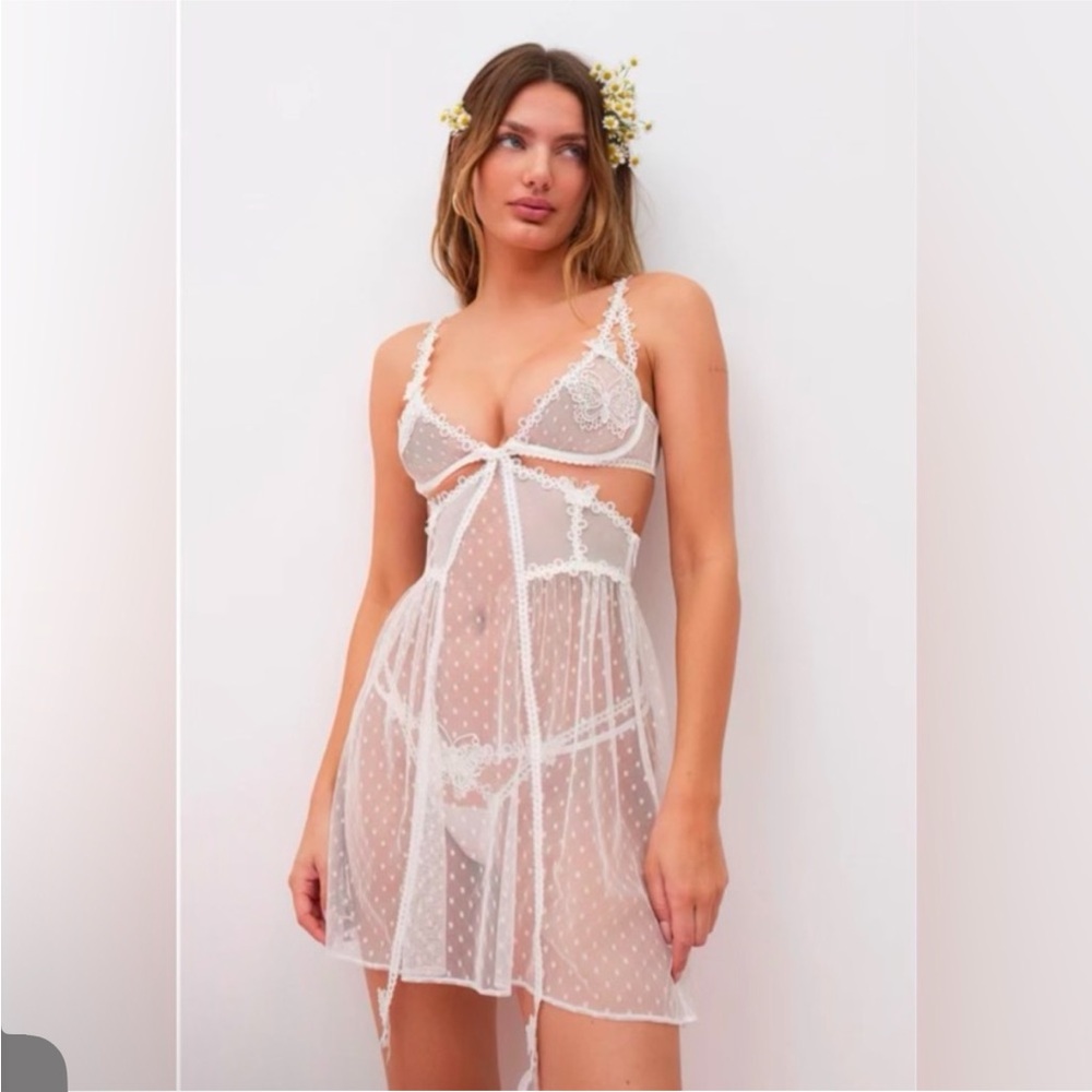 Elegant White Lace Babydoll Lingerie